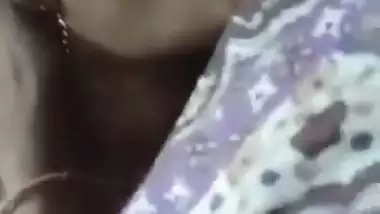 Newly married couple kissing and wife blowjob viral MMS