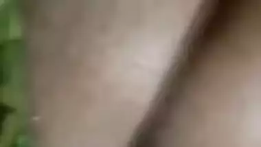 Big ass of amateur Desi XXX webcam model is shown to a horny male