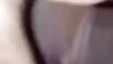 Nude Bengali girl wildly rubs and fingers her Desi XXX twat on cam