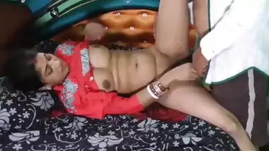 XXX macho in shirt satisfies his Desi sister-in-laws' pussy in her bed