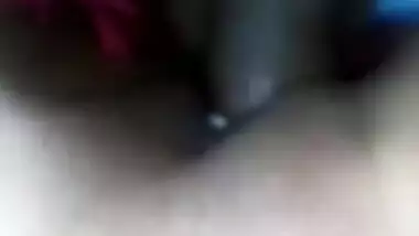 Man takes hot Desi girl outdoors for the sake of XXX sex in MMS video