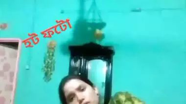 Bangla naked girl fucks her pussy with brinjal