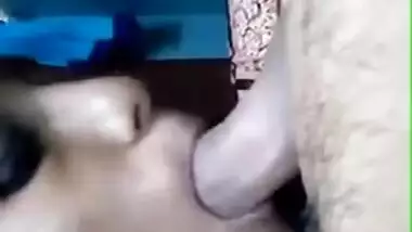 Deep XXX blowjob is what amateur Desi chick is busy doing on cam